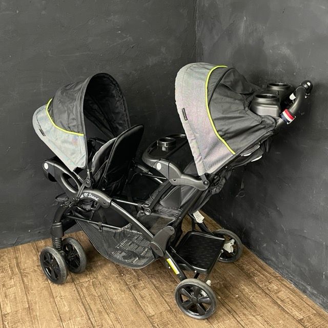 ネッチャルリチャードヘビ柄三線 本体と付属品 二人乗りベビーカー 【中古】BabyTrend ベビートレンド SS76430