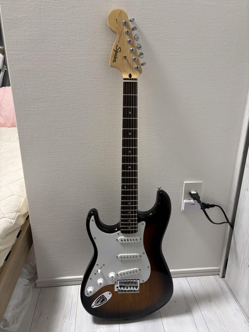 Squier レフティ Affinity ストラトキャスター サンバースト 左 Squier レフティ Affinity ストラトキャスター サンバースト 左