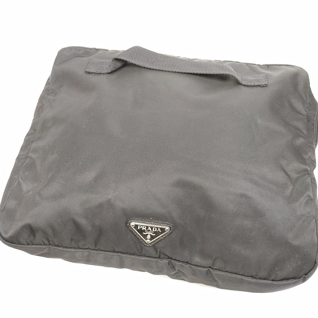 美品 PRADA クラッチバッグ ナイロン 3角プレート A4収納可能 美品 PRADA クラッチバッグ ナイロン 3角プレート A4収納可能