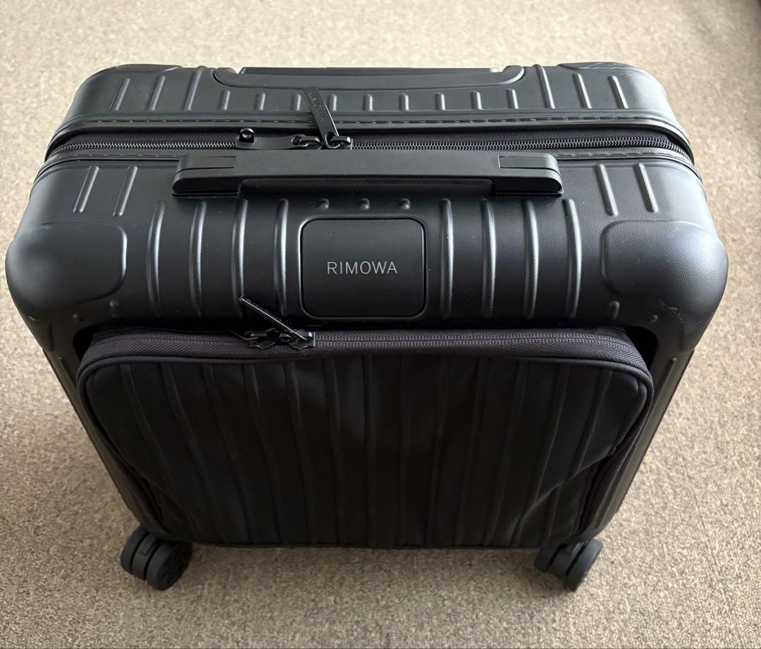 【美品】リモワ　ESSENTIAL SLEEVE コンパクト リモワ エッセンシャルスリーブ(RIMOWA Essential Sleeve)スーツ