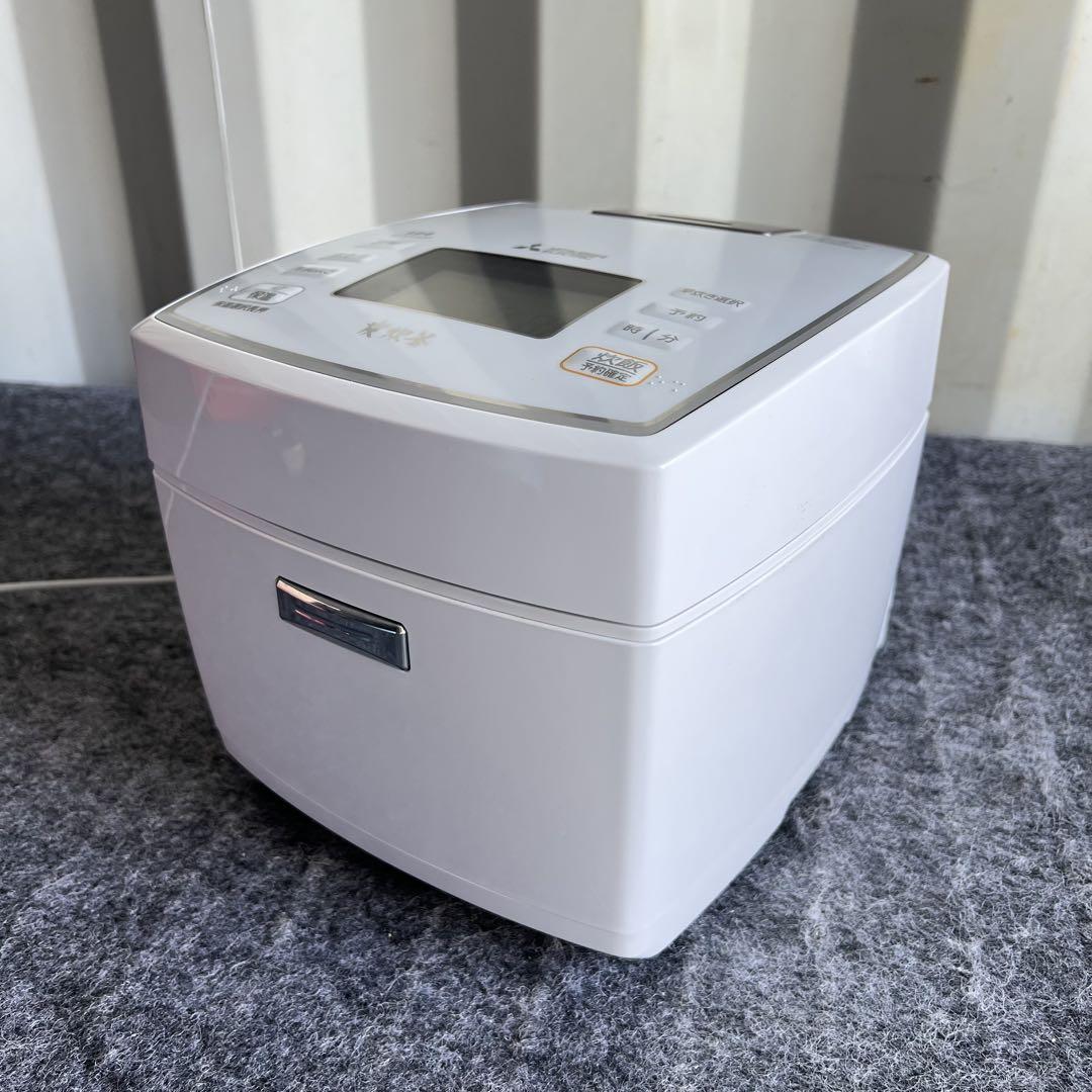 C98激安早い者勝ち✨ 三菱 炊飯器 ホワイト 5.5合　備長炭　炭炊釜　新生活 C98激安早い者勝ち✨ 三菱 炊飯器 ホワイト 5.5合 備長炭 炭炊釜