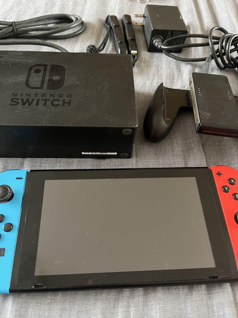 美品:任天堂Nintendo Switch 赤/青 本体 ドック付き Nintendo Switch 青/赤 本体 ドック付き（Nintendo Switch 2