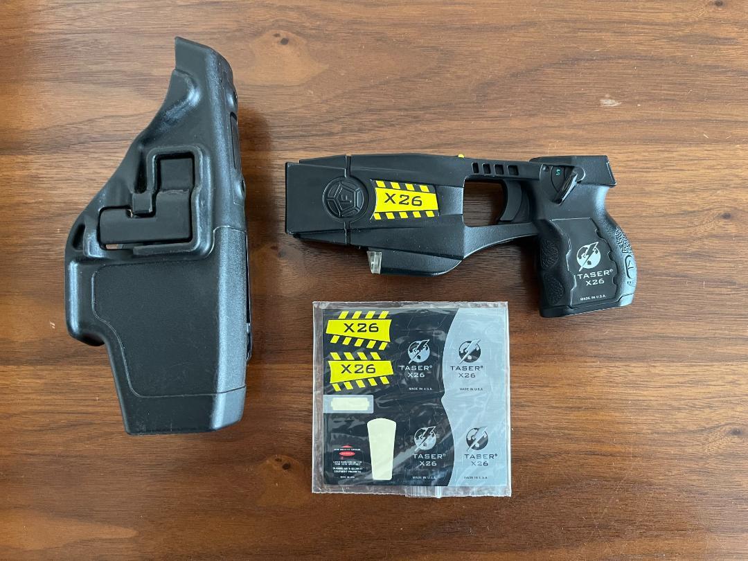 X26 テイザーガン レプリカ ＆ ブラックホーク X26用ホルスター LE装備 BlackHawk! Taser X26 / X26P Level 2 Duty ホルスター モデル