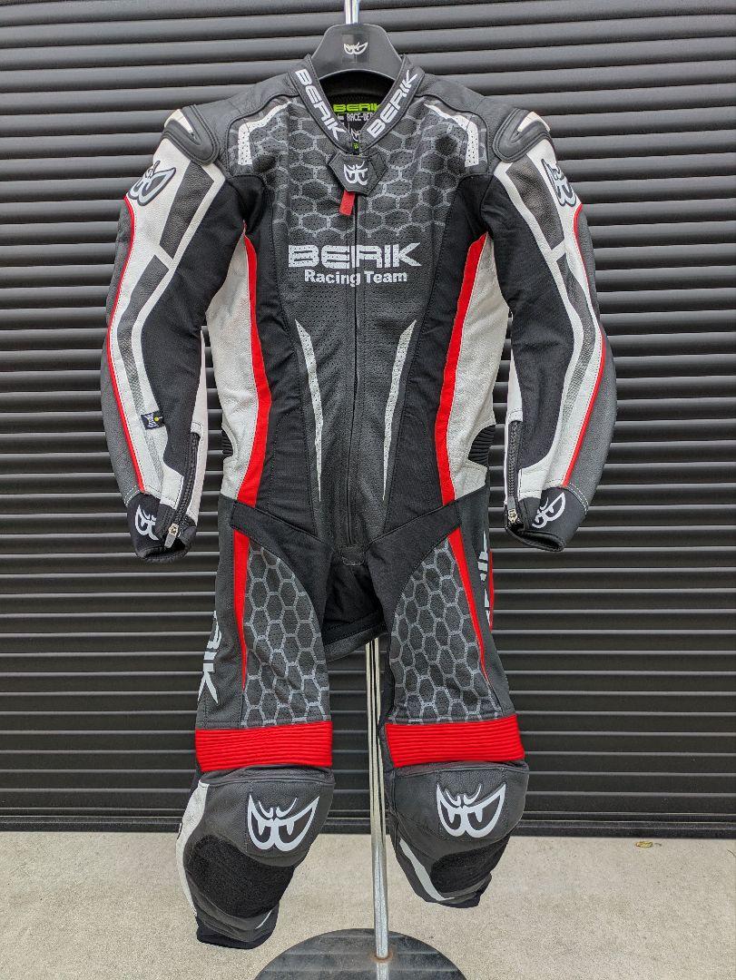 BERIK サイズ50レザーツナギ黒白オレンジ サーキットレース走行