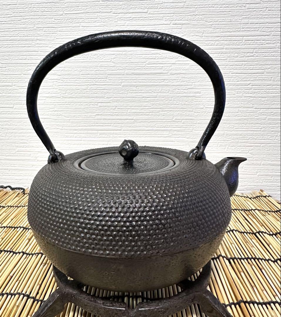 未使用品　南部盛岡東文堂造　１０型姥口アラレ　南部鉄瓶　南部鉄器　鉄瓶 未使用品 南部盛岡東文堂造 10型姥口アラレ 南部鉄瓶 南部鉄器