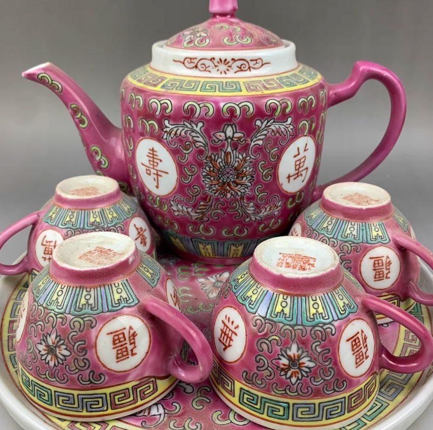 中国　景徳鎮　茶器セット紅彩万寿無疆紋の急須カバーです    新品未使用です 中国 景徳鎮 茶器セット紅彩万寿無疆紋の急須カバーです 新品未