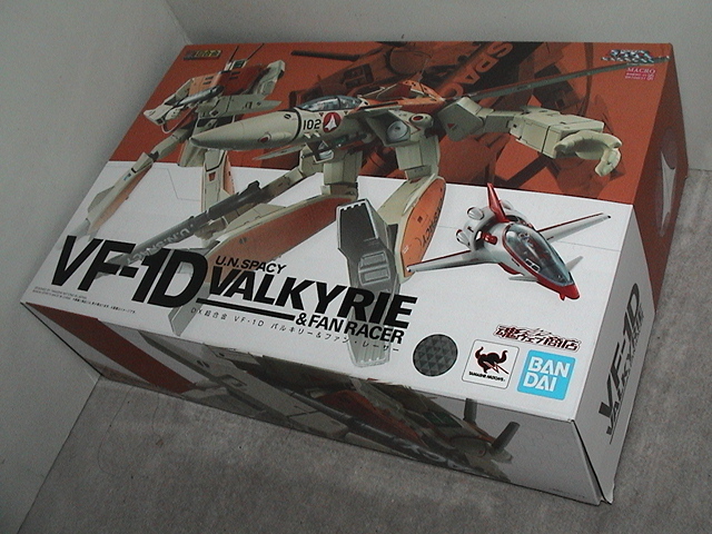 DX 超合金　バルキリー　VF-1 D 新品　未開封　ファンレーサー Amazon | バンダイ(BANDAI) DX超合金 VF-1D バルキリー＆ファン