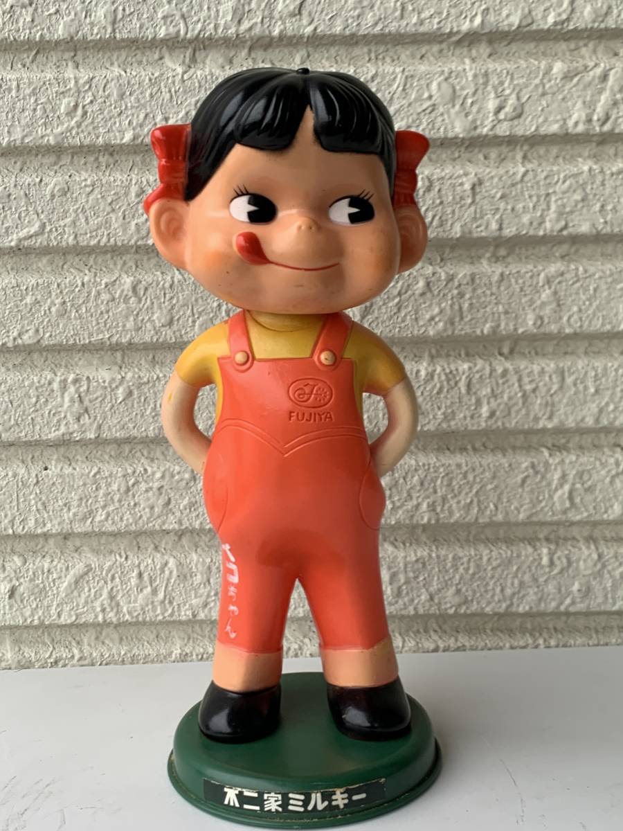 昭和レトロ　不二家ミルキー　ペコちゃん　首振りフィギュア　ソフビ ペコちゃん 首振り人形 ソフビ 猫目 昭和レトロ｜中古小物