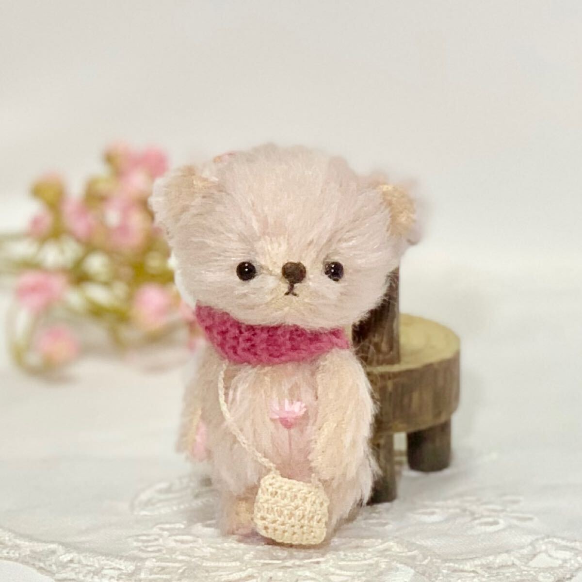 ハンドメイド　ピンクくまちゃんの夏の日　テディベア 裾を掴まれているクマさんです☺️ 今日は #パンの日 クマパンの