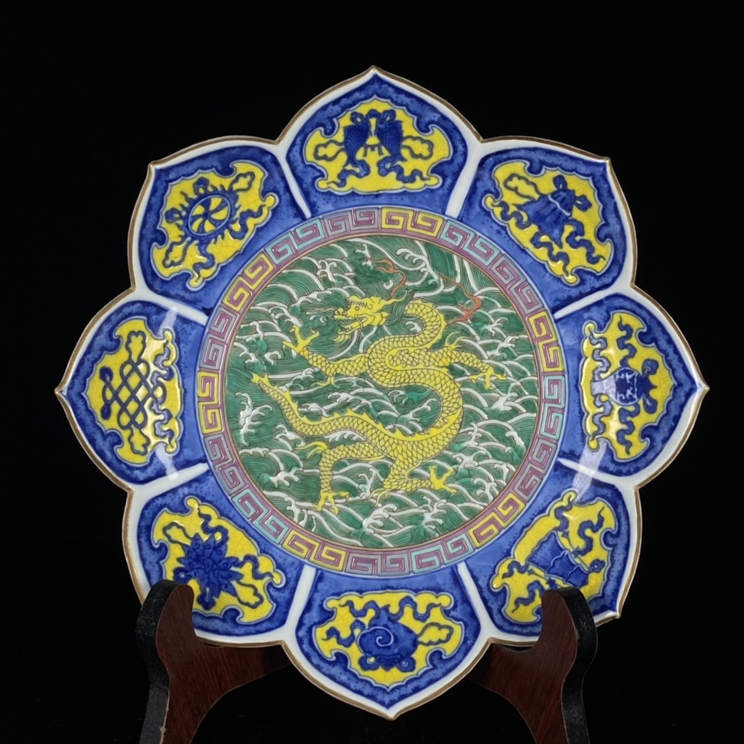 磁器 清代 雍正年制 青花琺瑯彩蒔絵竜紋盤です 唐磁 古陶磁器