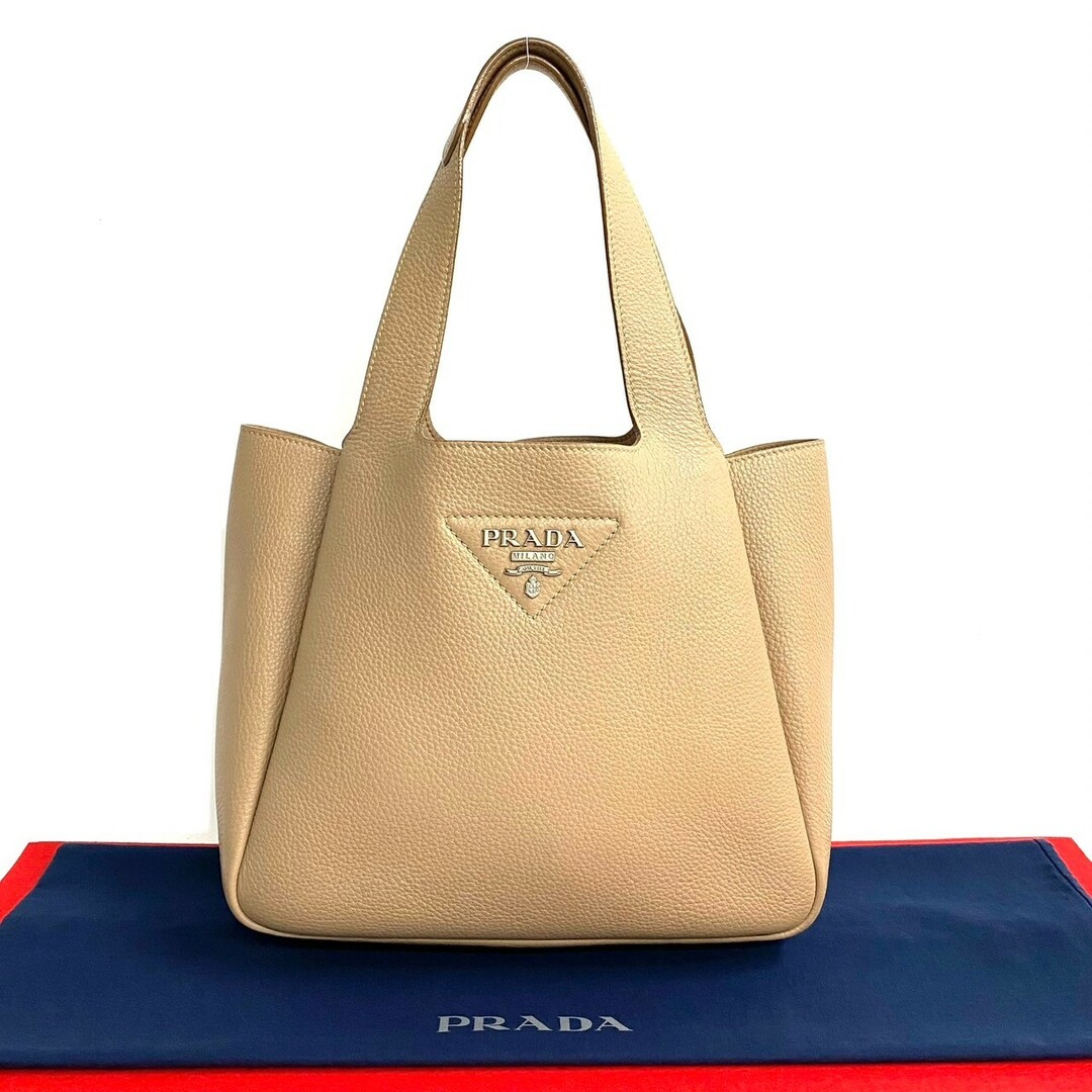 h76【極美品】Gカード付　プラダ　三角ロゴ　ベージュ　ナイロンウエストバッグ. h76【極美品】Gカード付 プラダ 三角ロゴ ベージュ ナイロン