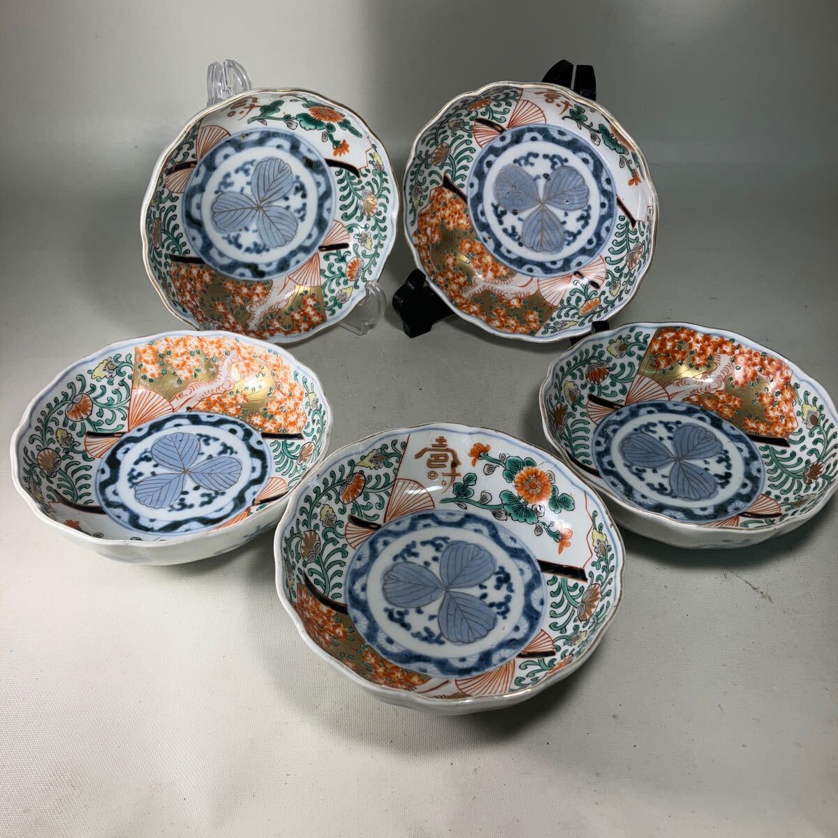 伊万里 草花文 色絵 三つ鉢 [B31402] 古伊万里 色絵 金彩 三つ葉文 寿 菊花草花 五客 染錦 （Yahoo