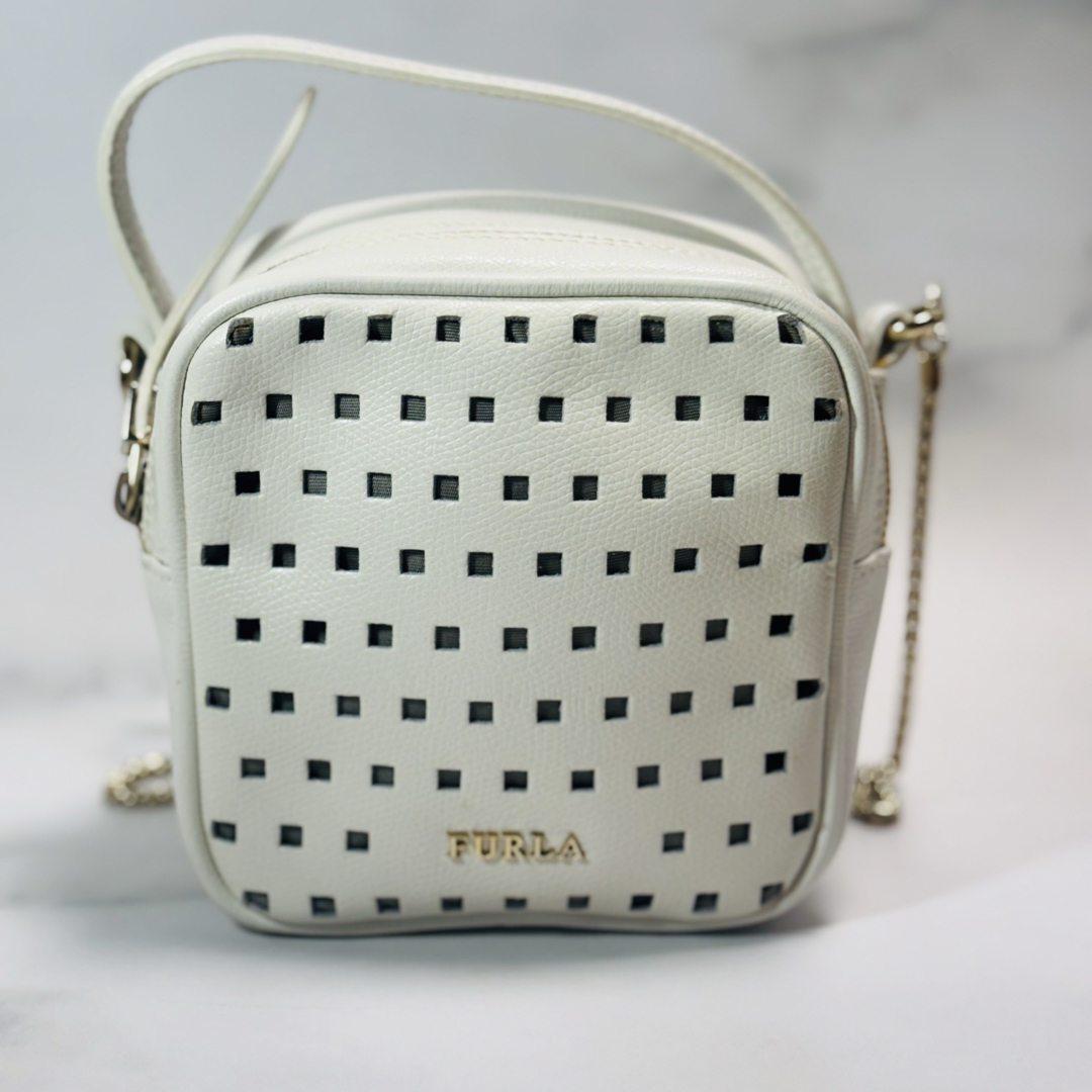 FURLA パンチングデザイン ショルダーバッグ 楽天市場】パンチング（ブランドフルラ）（ショルダーバッグ