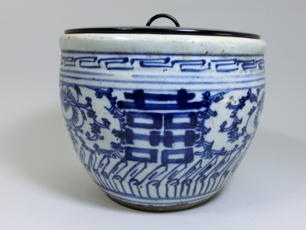 水指■青華花唐草紋 漆器蓋 唐物 染付 古玩 茶器 みずさし 古いお茶道具 骨董 水指□青華花唐草紋 漆器蓋 唐物 染付 中国 古玩 茶器 みずさし