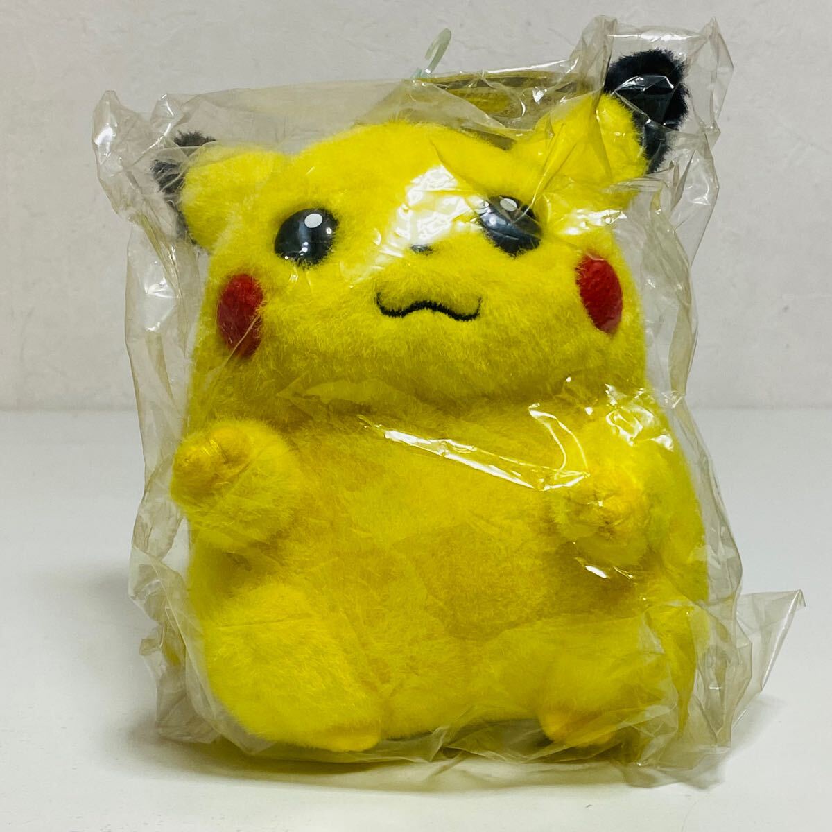 ポケモン ピカチュウ ぬいぐるみ お腹を押すと泣くヨ TOMY ピカチュウ ぬいぐるみ 初期ピカ TOMY おなかを押すとなくヨ