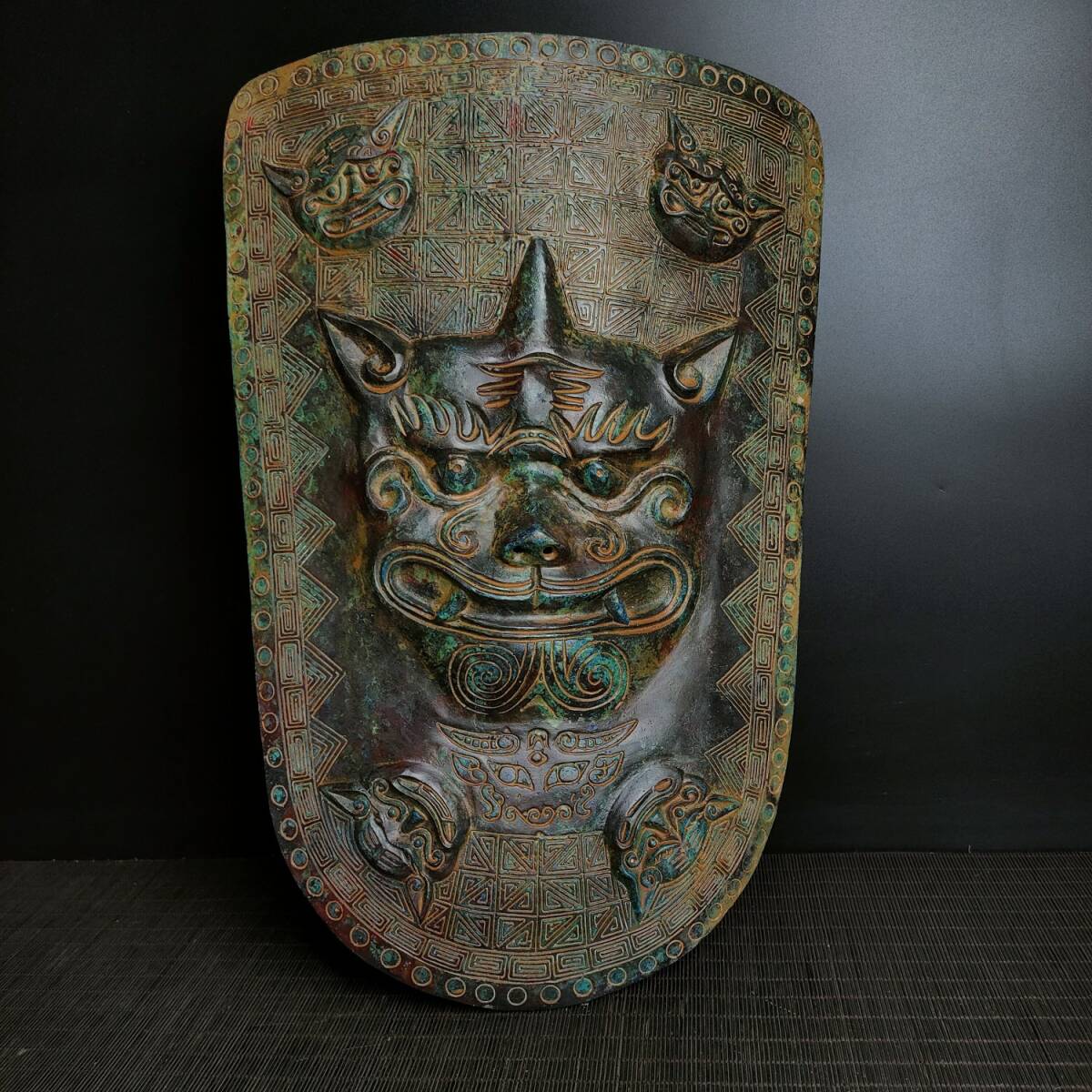 旧藏 青銅器 中国春秋戦国時代の青銅盾 時代物 中國古美術 極細