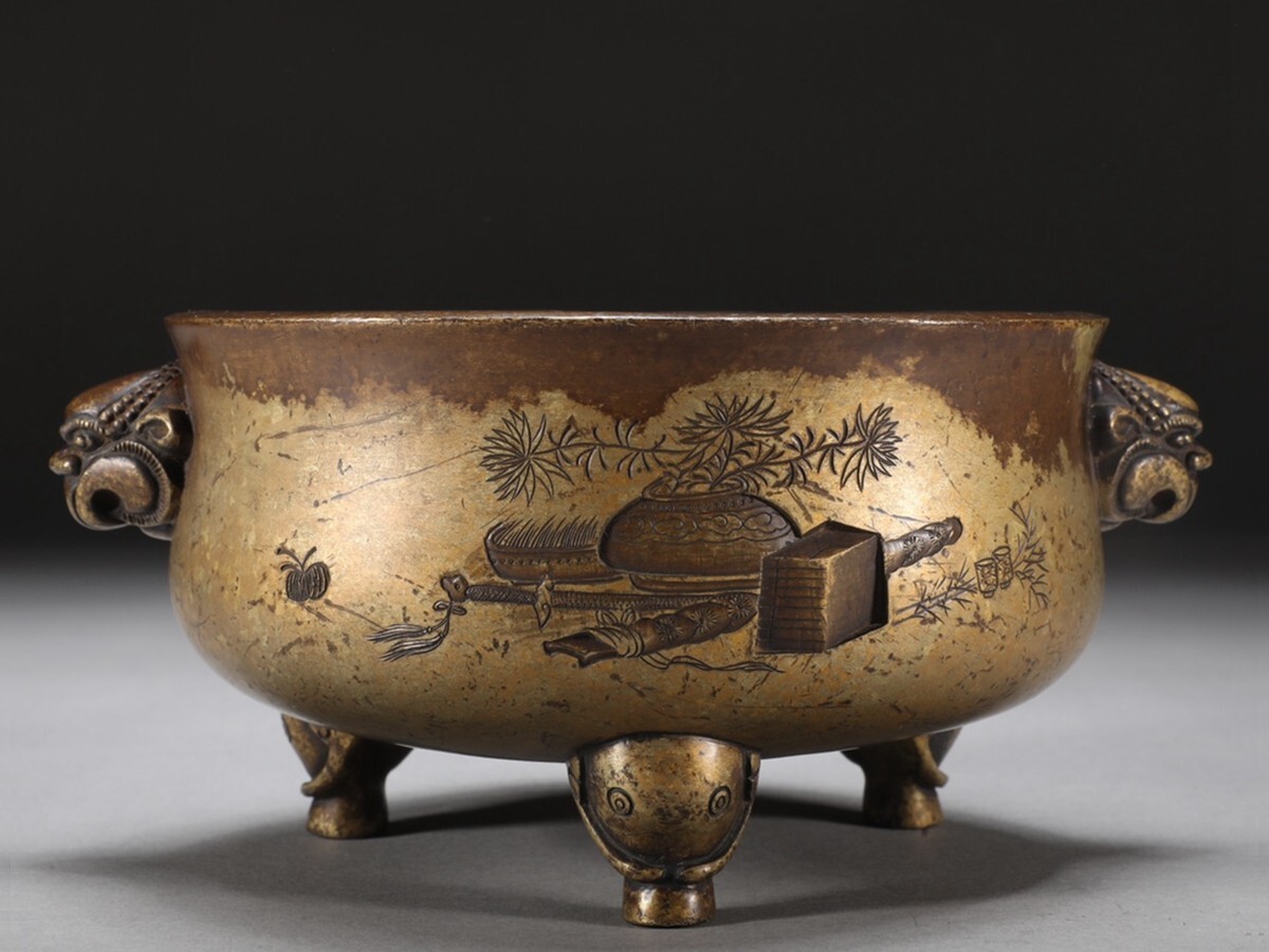 中国古美術　大明宣徳年製　象耳塗金香炉　中国骨董品　旧家蔵品　重さ548g 古びた蔵『明 宣徳五年呉邦佐造 古銅彫 博古紋 獣首耳香炉』極細