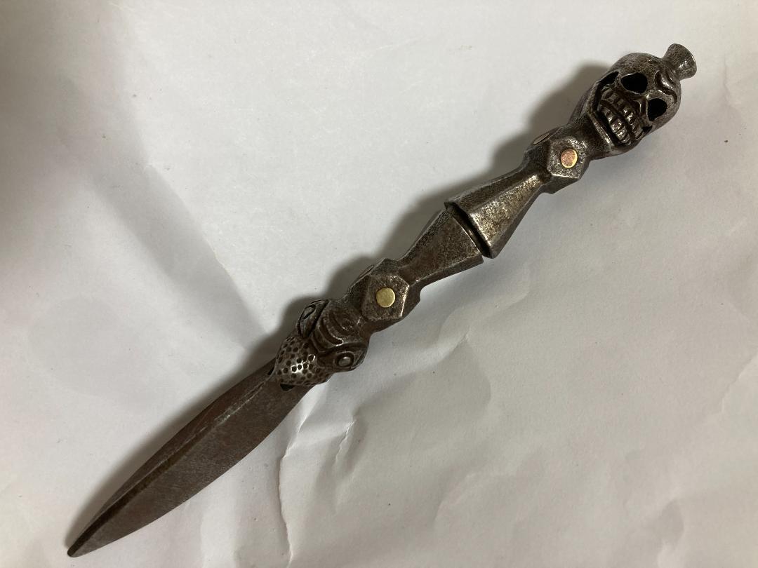 中国古美術・蔵伝工芸・旧チベット収寒鉄刻蔵伝降魔杵法器・文房置物・鎮宅辟邪・風水 中国古美術・蔵伝工芸・旧チベット収寒鉄刻蔵伝降魔杵