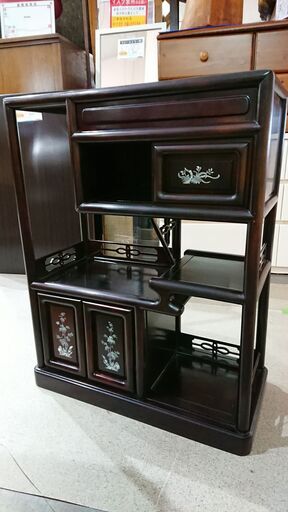 螺鈿細工　キャビネット　飾り棚　中国家具 中古 高級家具 唐木製の螺鈿細工入りの中国飾り棚 (キャビネット