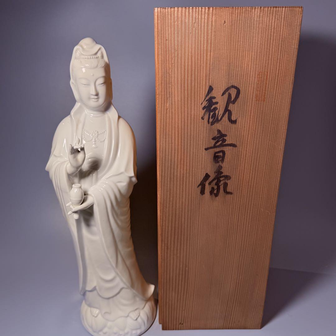 伊万里　鍋島　長春窯　白磁観音像　共箱有り　高さ45㎝ 伊万里 鍋島 長春窯 白磁観音像 共箱有り 高さ45㎝ （長春青磁陶