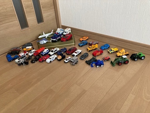 トミカ 約150台　まとめ売り　緊急・建設・商業車両 ② トミカ 約150台 まとめ売り 緊急・建設・商業車両 （最新