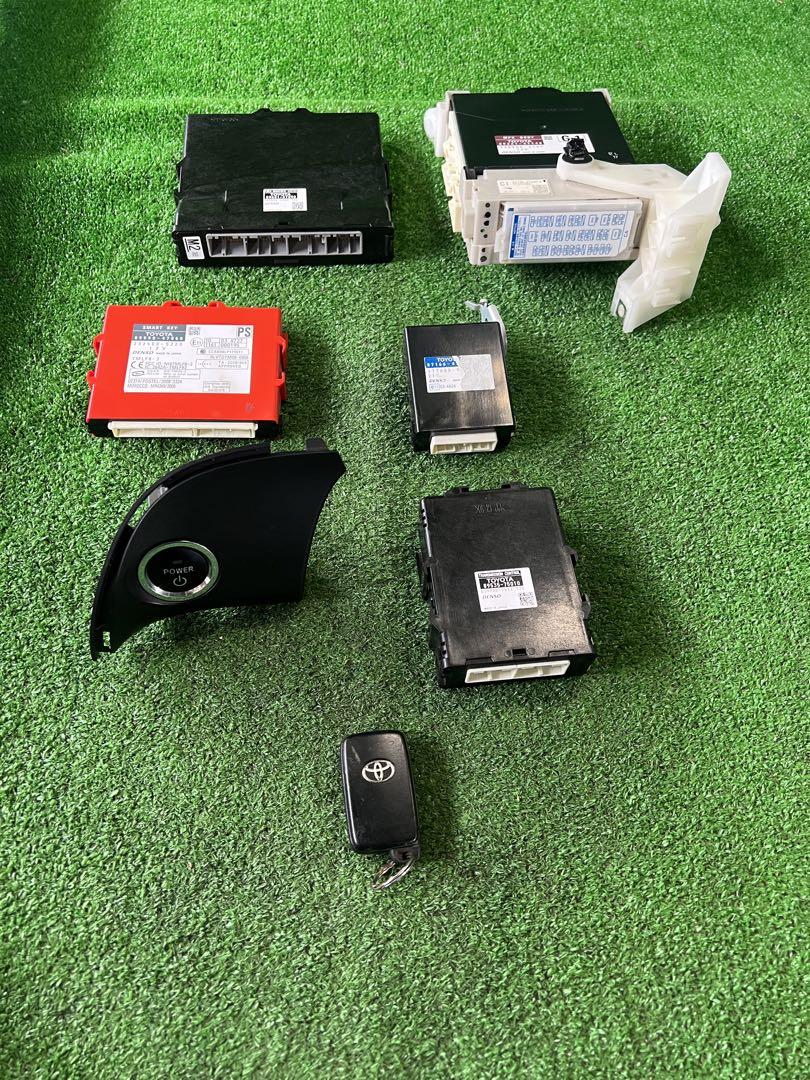 トヨタ DAA-ZVW30 プリウス スマートキー 1個コンピューター