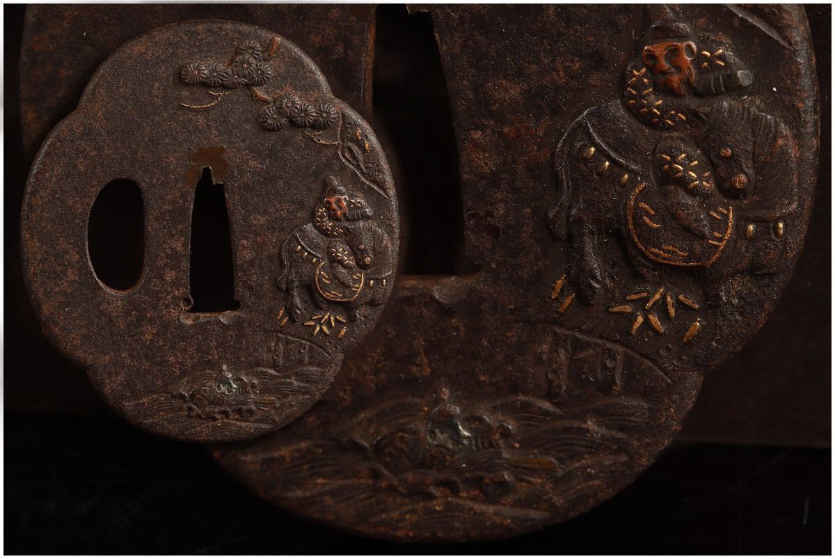 刀剣美術 日本刀鍔 花紋 金加賀象嵌 鉄地 無銘 江戸骨董 旧家蔵出美品 古美術 鍛冶屋敷]刀剣美術/江戸期/無銘/鉄地金象嵌賢人に松図木瓜形鍔