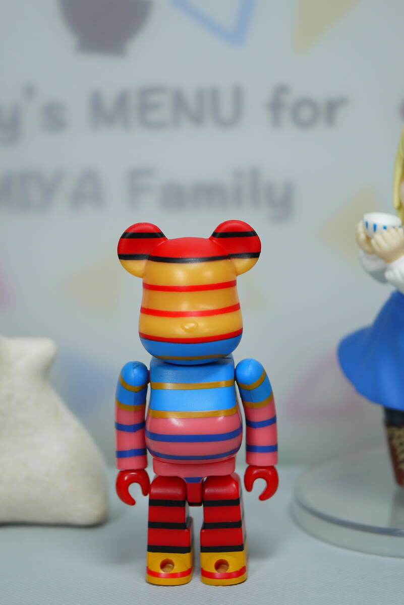 ベアブリック１００％　シリーズ１７ アレキサンダー ジラルド 裏 Bearbrick 100% Series 17 Artist - Alexander Girard – Urban