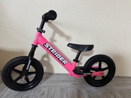 STRIDER バランスバイク ピンク　スタンド付 STRIDER 14x ストライダーバランスバイク ピンク 14インチ 双子