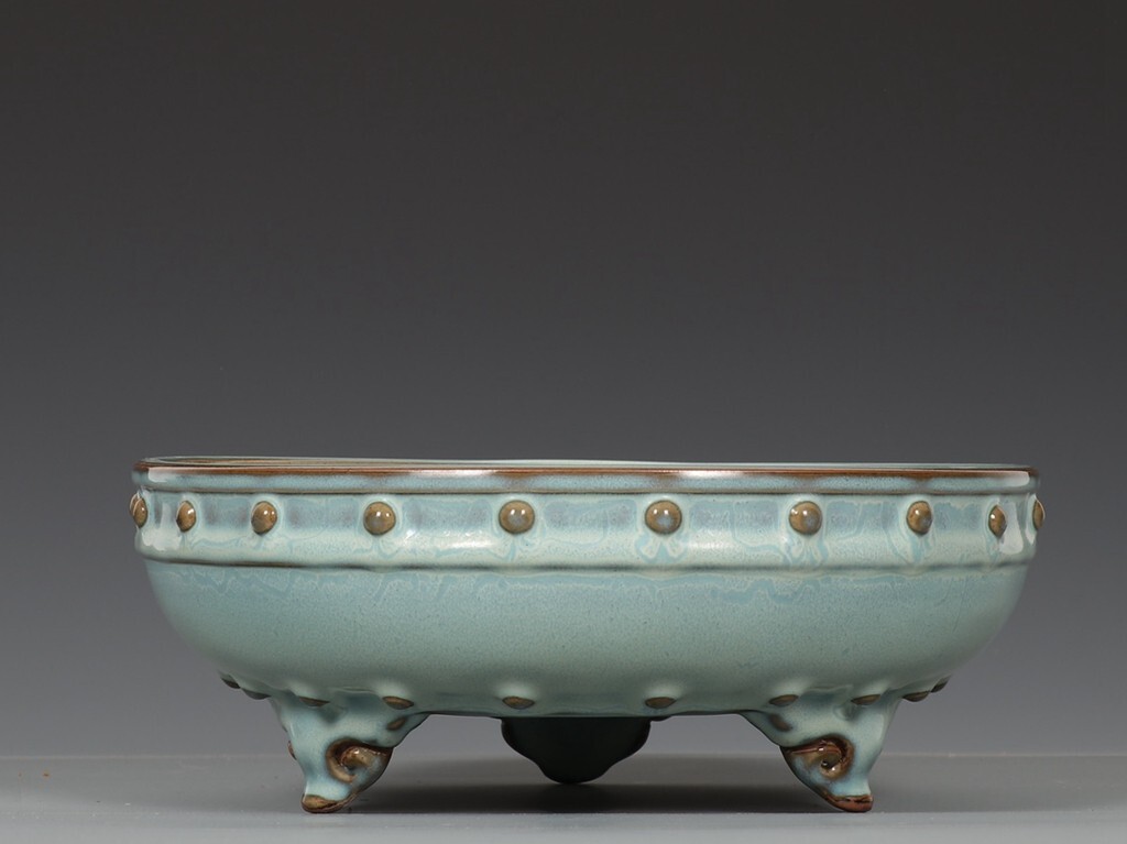 宋鈞窯両耳三足香炉 陶磁器 装飾品 現代工芸品美術品 置物 宋代 鈞窯 陶磁器 天藍釉鼓釘三足洗【仁】染付 置物擺件 古賞物