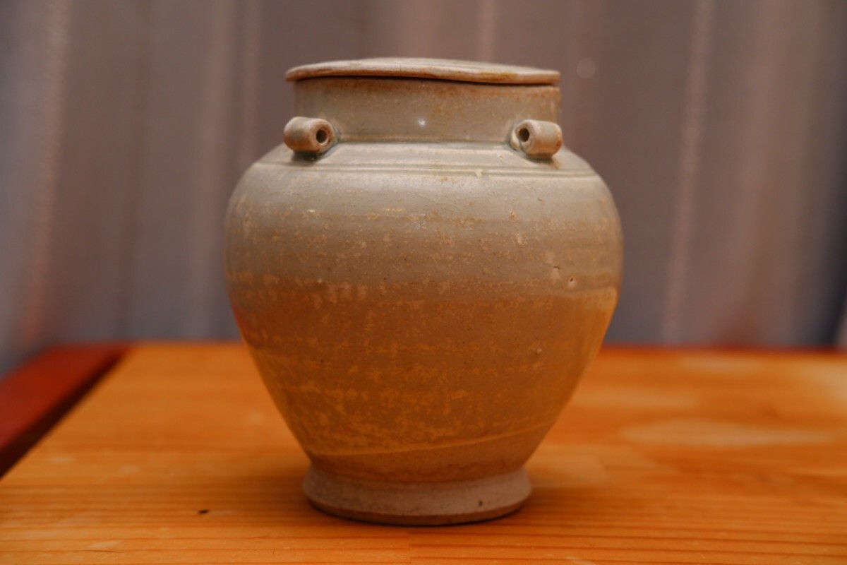 茶入。青白磁。宋時代。茶道具。美品。舊家蔵出し。希少品。 宋時代 龍泉窯 青磁茶碗 箱付 九州小品コレクター所蔵品 宋(宋