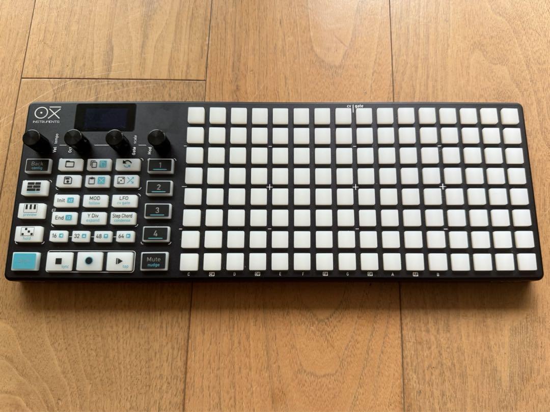 その他 OXI ONE (Set) OXI ONE MIDI/CV Sequencer + Travel Case - OXI Instruments