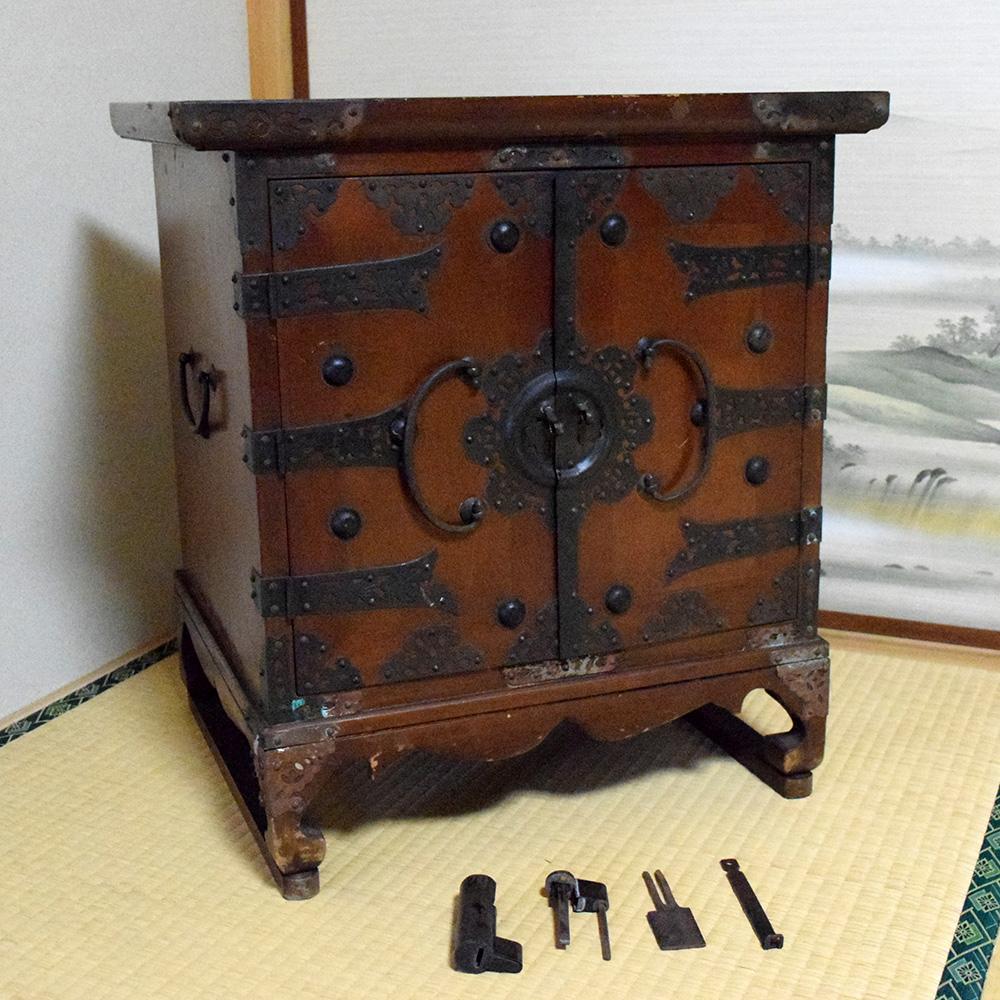 李朝箪笥 古鉄金具 バンダジ 箪笥 鉄地金具 時代家具 時代箪笥 金具装飾 李朝箪笥 古鉄金具 バンダジ 箪笥 鉄地金具 時代家具 時代箪笥