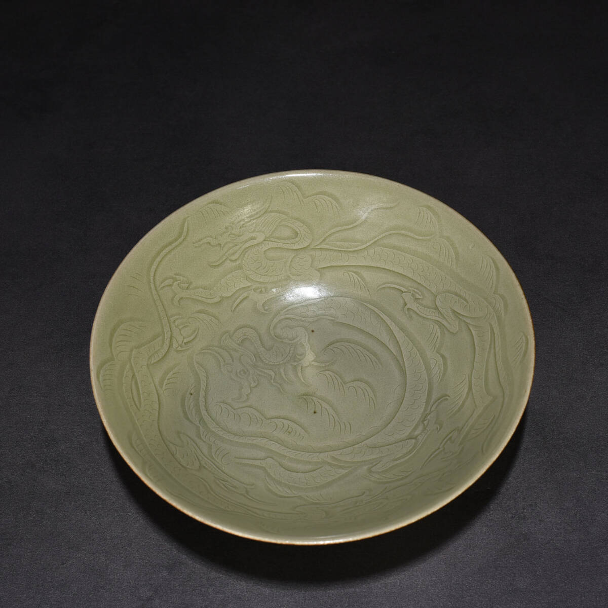 中国　骨董品　清時代　耀州窯　お椀 ◇旧家蔵出◇古美術 中国古玩 宋時代 耀州窯 刻花 龍紋大碗 古賞