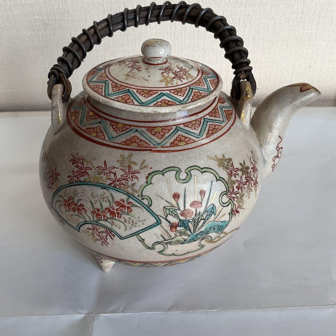 薩摩焼 金蘭手四君子草花文急須 明治時代頃 名品 薩摩焼 金蘭手四君子草花文急須 明治時代頃 名品 (薩摩焼