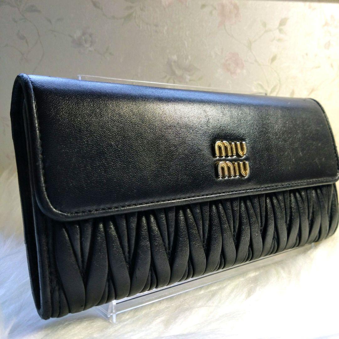美品　ミュウミュウ　現行　マテラッセ　長財布　金ロゴ　大容量　ブラック 美品 ミュウミュウ 現行 マテラッセ 長財布 金ロゴ 大容量