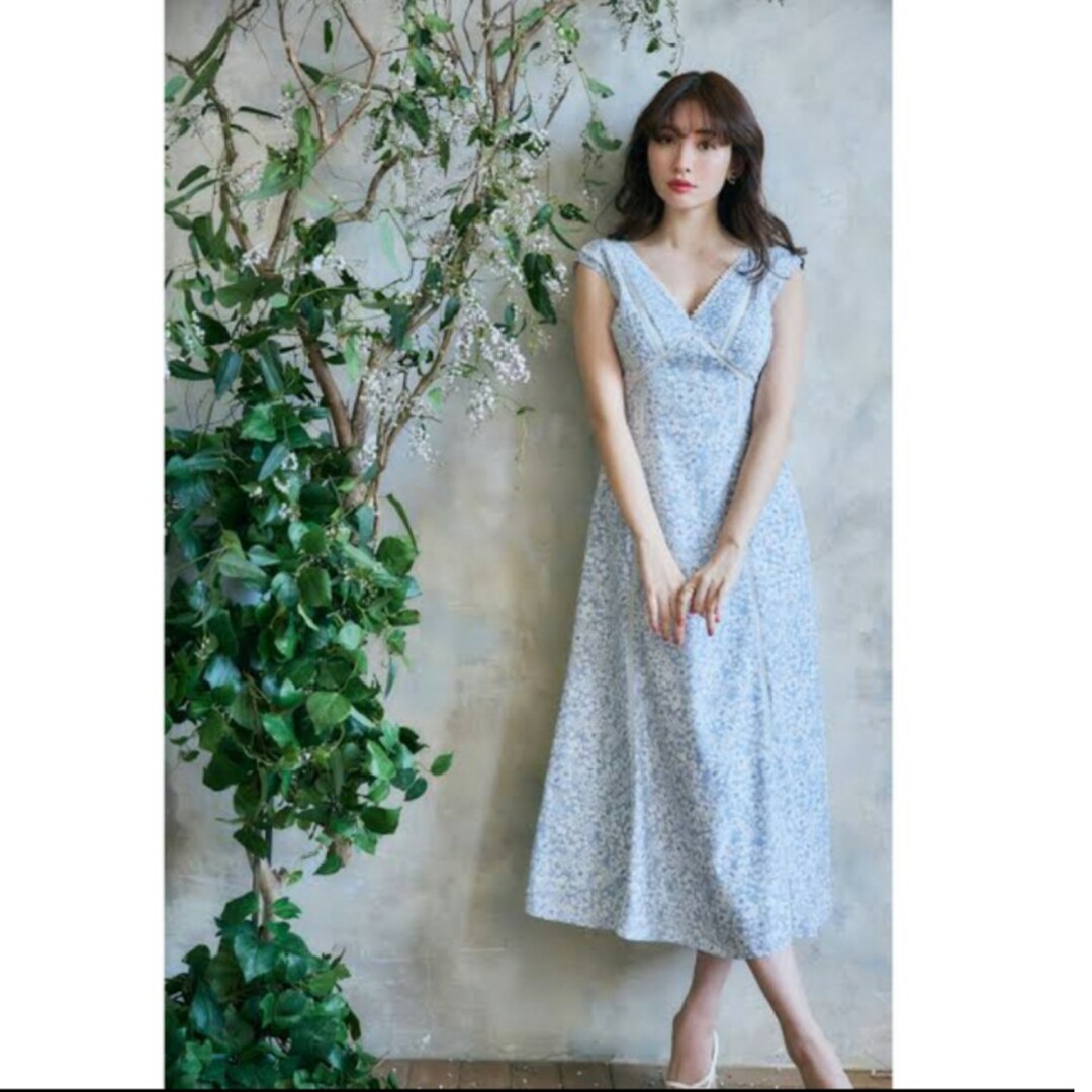 美品✨️【Herlipto】Lace Trimmed Floral Dress Lace Trimmed Floral Dress