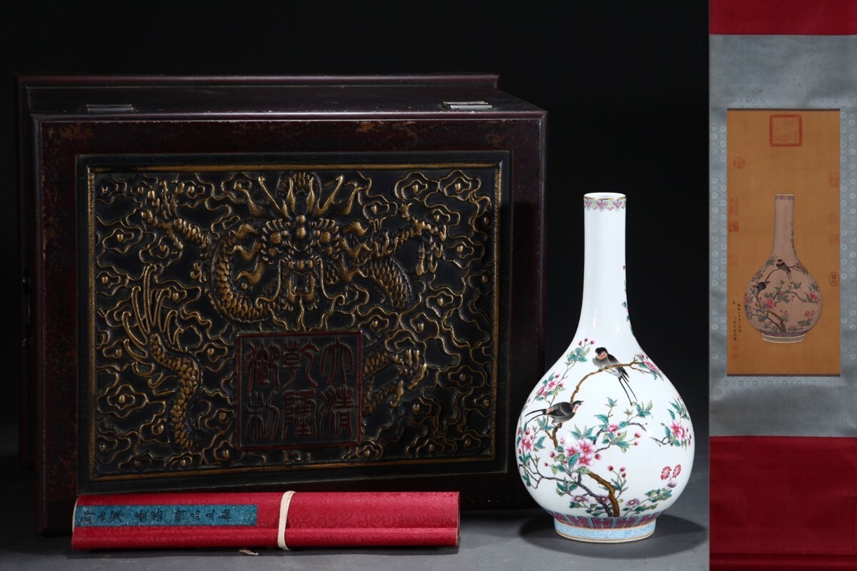 乾隆年製珐琅彩賞瓶 瓷器 美術品 置物 國立故宮博物院3D文物賞析專區-3D典藏文物-清乾隆琺瑯彩錦地開光