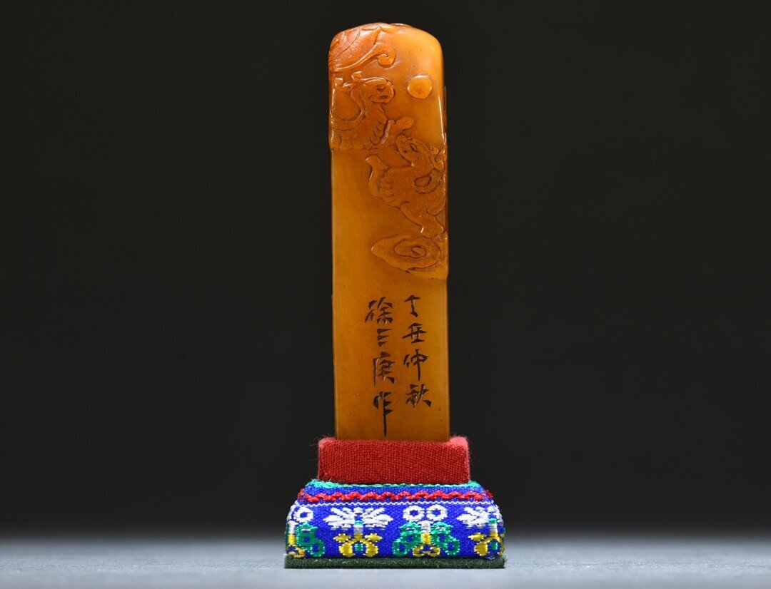 ▽鴻▽清朝時代 寿山石 田黄石彫 双龍紋印章 徐三庚作 箱付