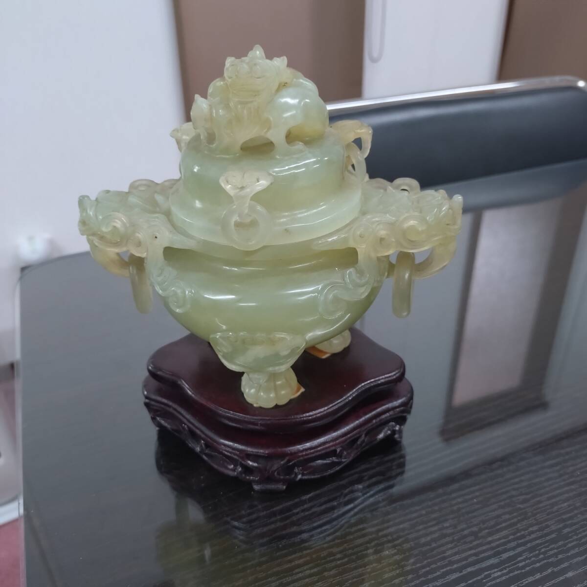 中国 玉石 彫刻 香炉 置物 鑑賞 飾り物 置物  美術品 Amazon｜玉香炉 翡翠 玉石 彫刻 香炉 唐木足付台 中国美術 軟玉