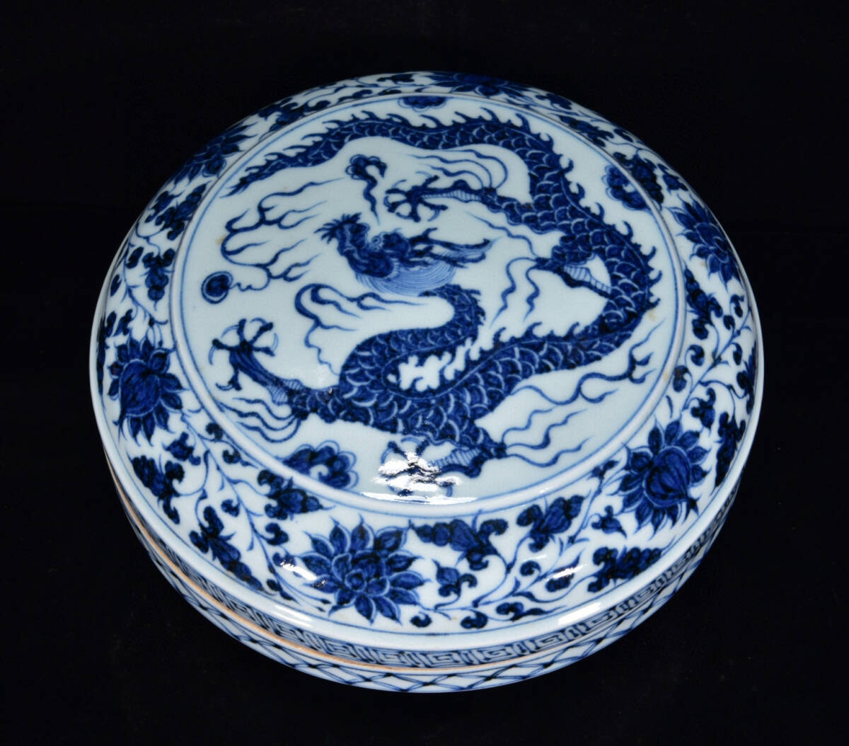 中国古美術✦元代青花龍紋モンゴル包✦文房具・純手描き・細工・置物・陶芸・案頭 仁】『元・古陶瓷品・青花・纏枝蓮龍紋・首飾盒』極細工 古賞物
