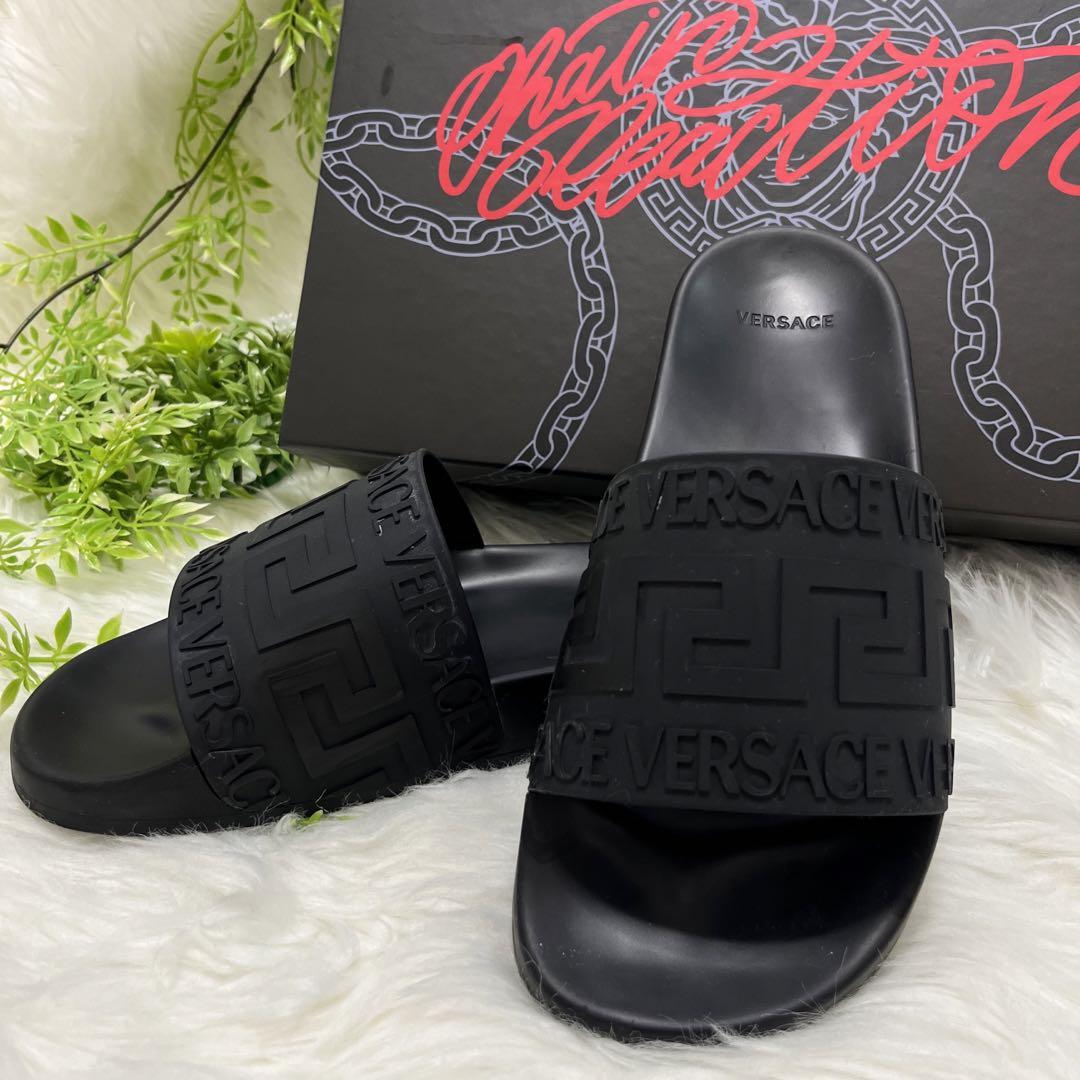 VERSACE ヴェルサーチ 立体ロゴ バロック柄 スライド サンダル ベナッシ VERSACE ヴェルサーチ 立体ロゴ バロック柄 スライド サンダル
