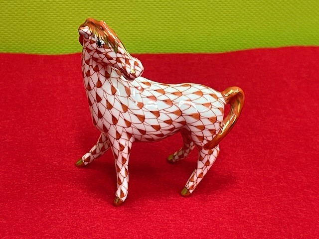 美品 ヘレンド イヤーフィギュリン 2006年 干支 戌 犬 レッド 即送 ヘレンド フィギュリン 干支 犬 戌 イヌ HEREND 置物 陶器
