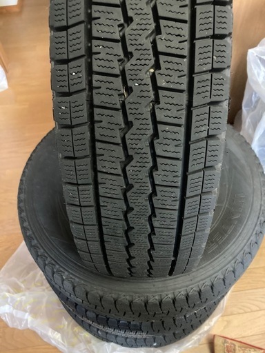 ｽﾀｯﾄﾞﾚｽﾀｲﾔ195/80R15 （値下げ！ハイエース等 195/80R15 107