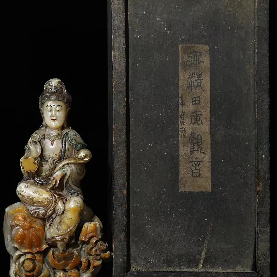 中国古美術・旧蔵寿山石彩絵【観音赐福】・仏像 ・木箱付き・手彫り・文房具・風水 中国古美術・旧蔵寿山石彩絵【観音赐福】・仏像 ・木箱付き
