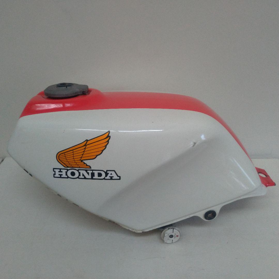 HONDAホンダNS250R/F MC11 1984年 燃料タンク　付属品あり！ NS250R/F（MC11） -since 1984- - バイクの系譜