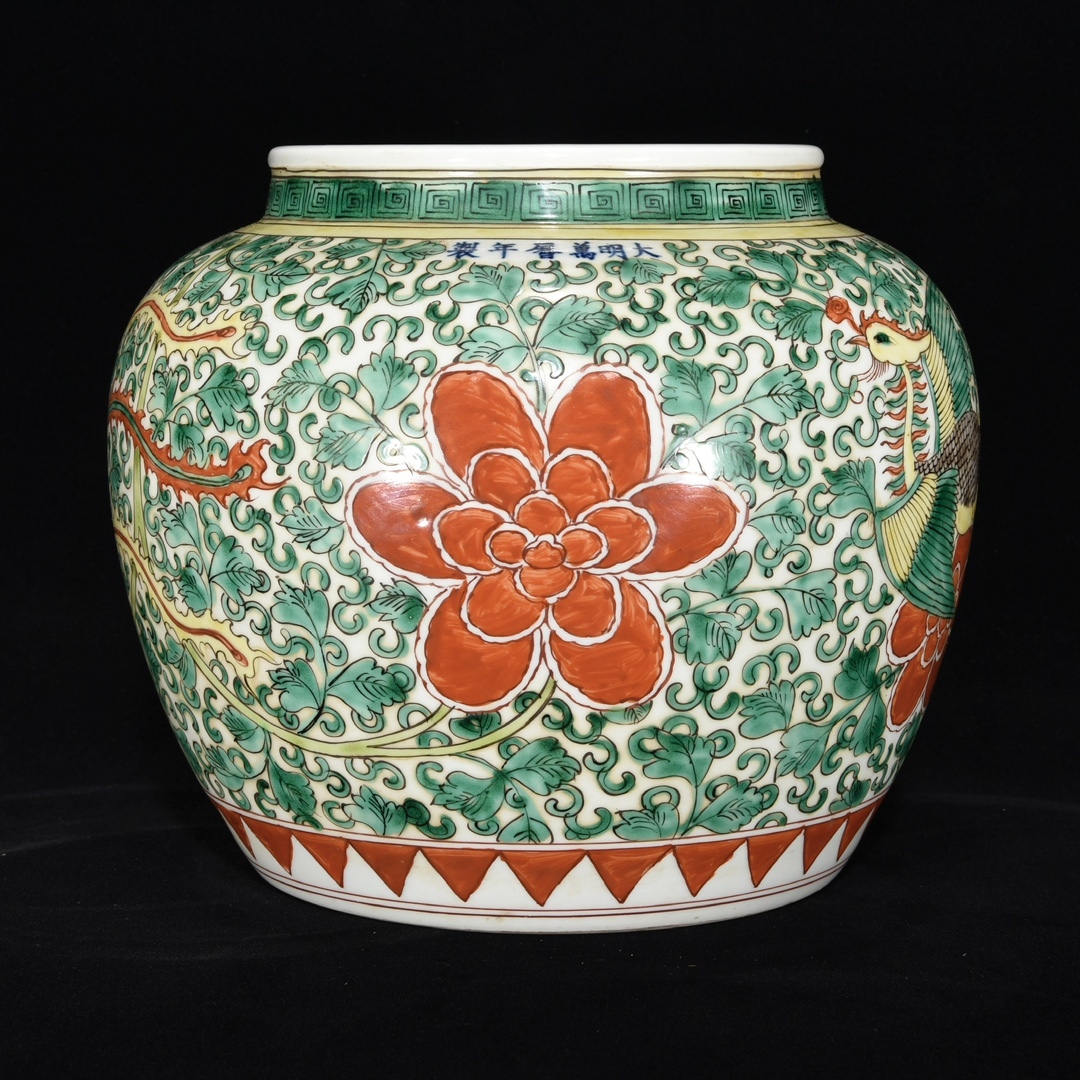 中国古美術・旧蔵の三彩陶磁器、力士が太鼓を携えたもの・26x33cm・賞物・案頭 中国古美術・旧蔵の三彩陶磁器、力士が太鼓を携えたもの・