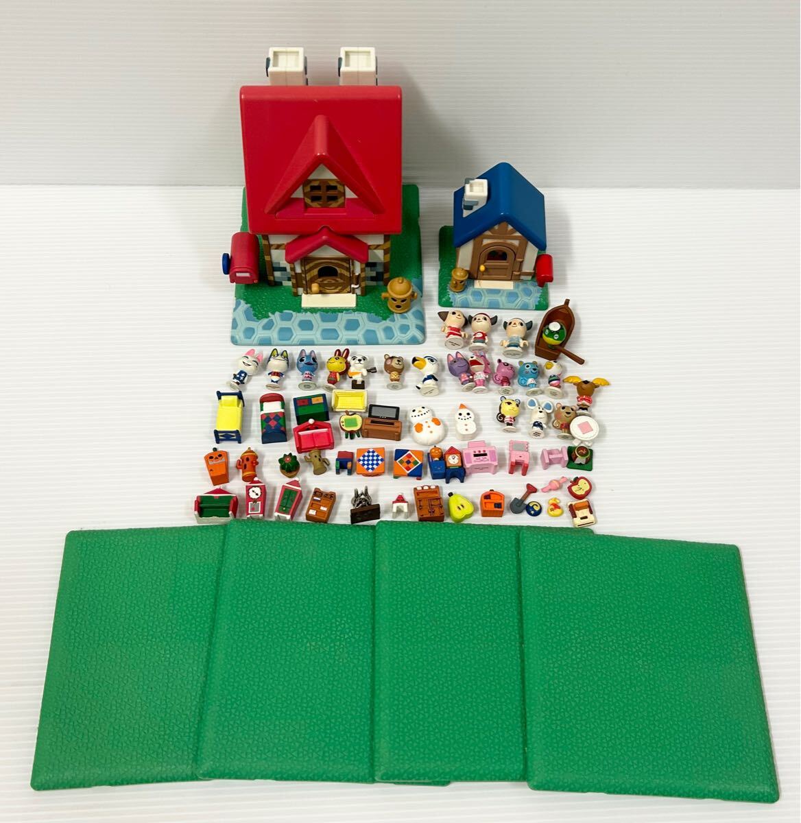 任天堂 どうぶつの森+ 森をつくろう！ 二階建ての赤い家 家具