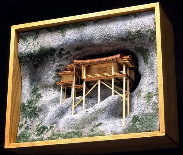 国宝投入堂　三徳山三佛寺　山水画風 陶器の平皿 三徳山三佛寺投入堂｜断崖絶壁に建つ国宝のお堂｜鳥取県三朝町