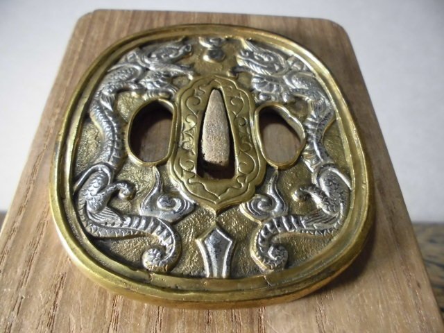 刀鍔 龍 彫刻 刀装具 時代物 骨董品 日本刀 アンティーク 楽天市場】日本刀装具 刀鍔 双龍図 合金製 金工 細工 鍔 つば